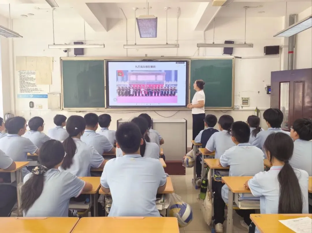 【舒心实中】毕业立交桥|把阅兵精神装进中考备考,少年昂首赴考场-第3张图片-四季读书网 【舒心实中】毕业立交桥|把阅兵精神装进中考备考,少年昂首赴考场-第3张图片-四季读书网
