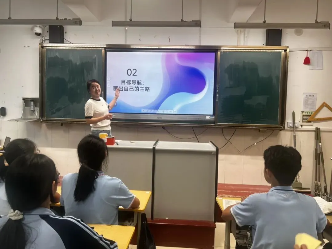 【舒心实中】毕业立交桥|把阅兵精神装进中考备考,少年昂首赴考场-第5张图片-四季读书网 【舒心实中】毕业立交桥|把阅兵精神装进中考备考,少年昂首赴考场-第5张图片-四季读书网