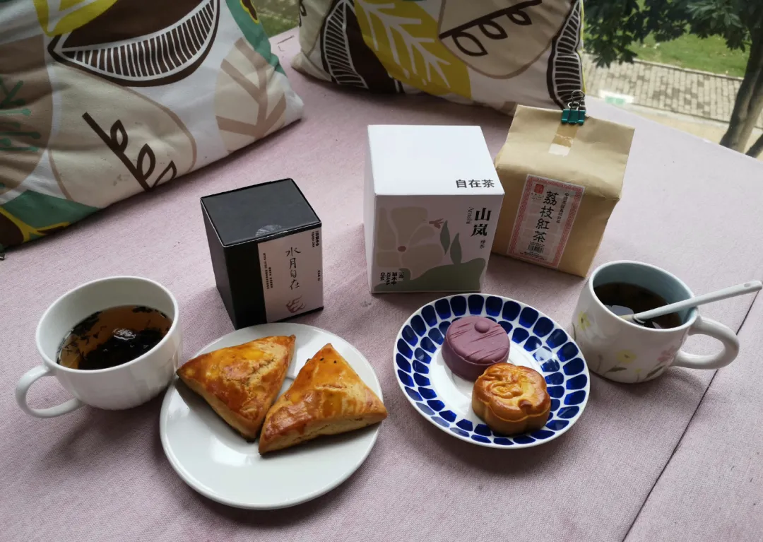 初三女儿 | 中秋最戳人的遗憾,我们的飘窗赏月时光,再也回不去了-第2张图片-四季读书网 初三女儿 | 中秋最戳人的遗憾,我们的飘窗赏月时光,再也回不去了-第2张图片-四季读书网