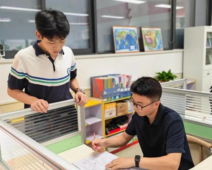 科技赋能启新篇 砺剑鏖战迎高考| 高2027届AI冲刺营开营纪实-第13张图片-四季读书网 科技赋能启新篇 砺剑鏖战迎高考| 高2027届AI冲刺营开营纪实-第13张图片-四季读书网