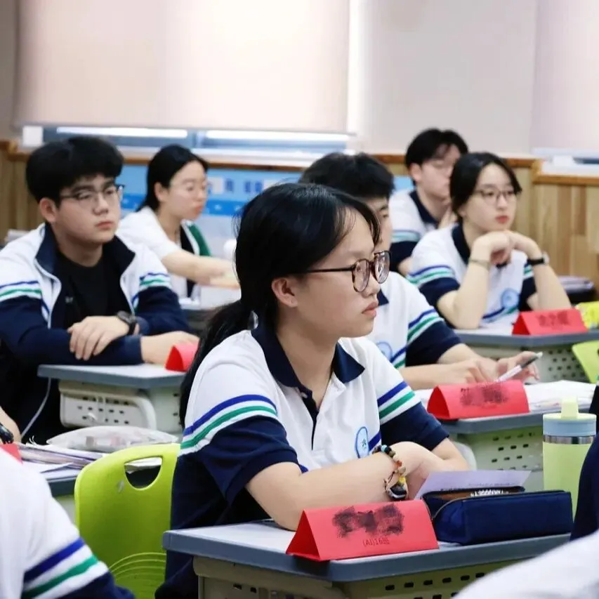 科技赋能启新篇 砺剑鏖战迎高考| 高2027届AI冲刺营开营纪实-第22张图片-四季读书网 科技赋能启新篇 砺剑鏖战迎高考| 高2027届AI冲刺营开营纪实-第22张图片-四季读书网
