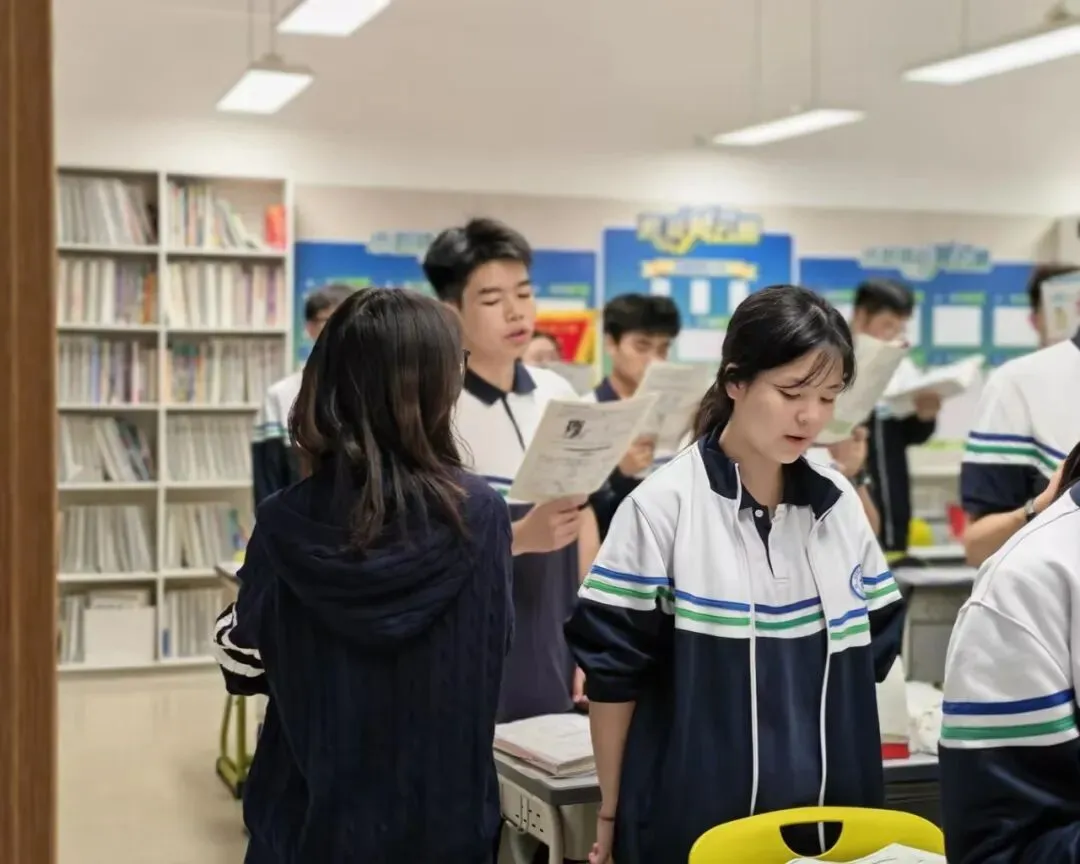 科技赋能启新篇 砺剑鏖战迎高考| 高2027届AI冲刺营开营纪实-第30张图片-四季读书网 科技赋能启新篇 砺剑鏖战迎高考| 高2027届AI冲刺营开营纪实-第30张图片-四季读书网