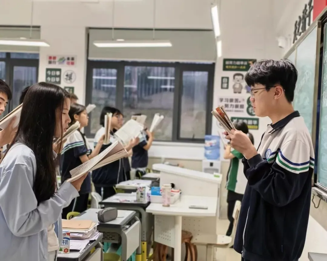 科技赋能启新篇 砺剑鏖战迎高考| 高2027届AI冲刺营开营纪实-第31张图片-四季读书网 科技赋能启新篇 砺剑鏖战迎高考| 高2027届AI冲刺营开营纪实-第31张图片-四季读书网