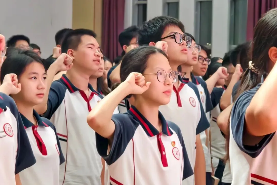 以榜样为镜,向高考亮剑 | 中山市东升高级中学2024级高三9月表彰会侧记-第9张图片-四季读书网 以榜样为镜,向高考亮剑 | 中山市东升高级中学2024级高三9月表彰会侧记-第9张图片-四季读书网
