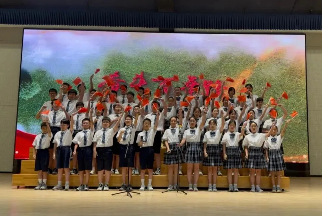 【温情“诚”长】青春告白祖国!初一初二红歌汇演超燃现场,唱响少年爱国最强音-第11张图片-四季读书网