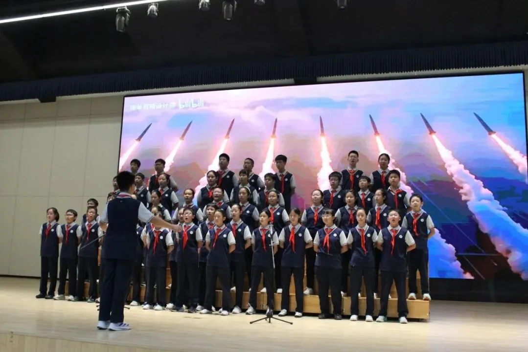 【温情“诚”长】青春告白祖国!初一初二红歌汇演超燃现场,唱响少年爱国最强音-第13张图片-四季读书网