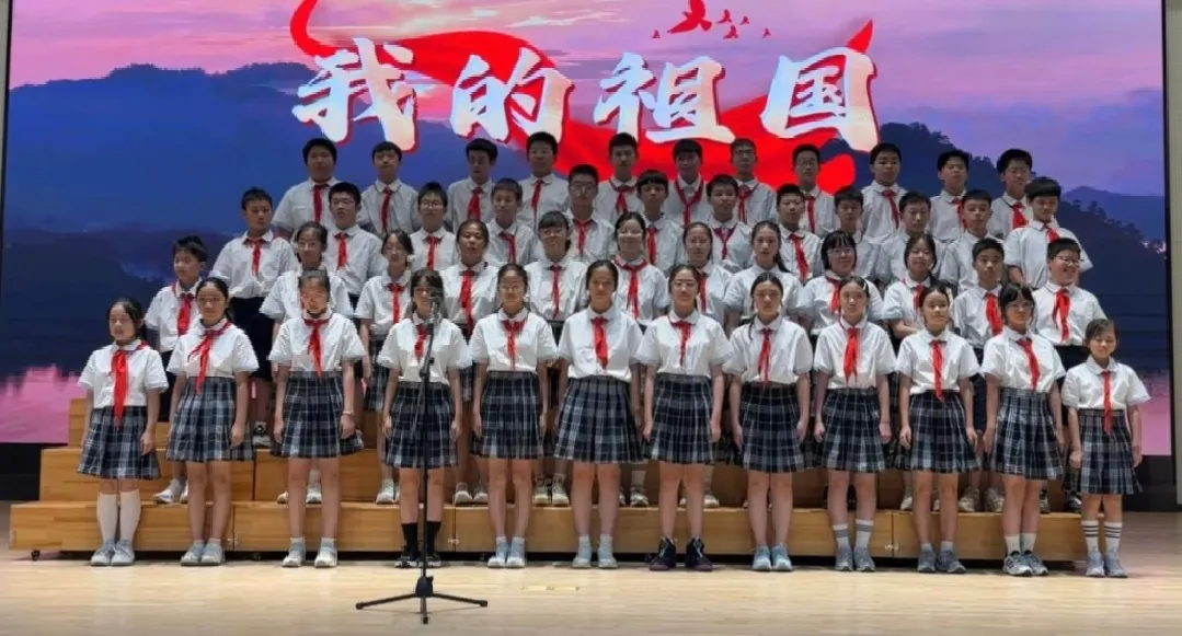 【温情“诚”长】青春告白祖国!初一初二红歌汇演超燃现场,唱响少年爱国最强音-第17张图片-四季读书网