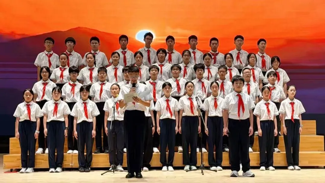 【温情“诚”长】青春告白祖国!初一初二红歌汇演超燃现场,唱响少年爱国最强音-第19张图片-四季读书网