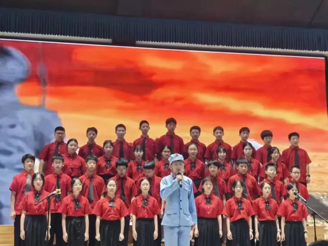 【温情“诚”长】青春告白祖国!初一初二红歌汇演超燃现场,唱响少年爱国最强音-第23张图片-四季读书网