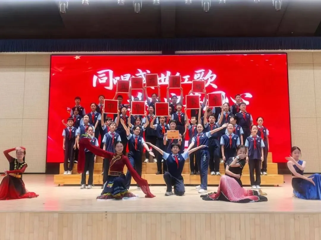 【温情“诚”长】青春告白祖国!初一初二红歌汇演超燃现场,唱响少年爱国最强音-第26张图片-四季读书网