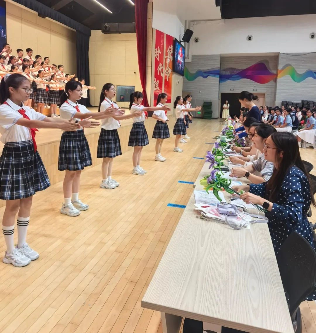 【温情“诚”长】青春告白祖国!初一初二红歌汇演超燃现场,唱响少年爱国最强音-第30张图片-四季读书网