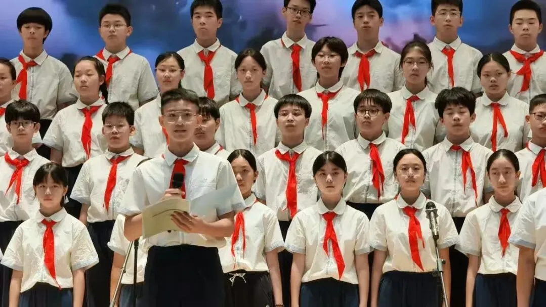 【温情“诚”长】青春告白祖国!初一初二红歌汇演超燃现场,唱响少年爱国最强音-第31张图片-四季读书网