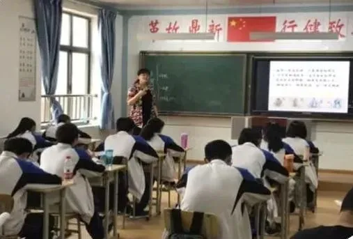 西安中考择校:西安含光中学近三年中考录取分数线、高考升学率介绍-第2张图片-四季读书网