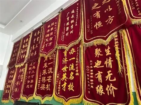 西安中考择校:西安含光中学近三年中考录取分数线、高考升学率介绍-第7张图片-四季读书网