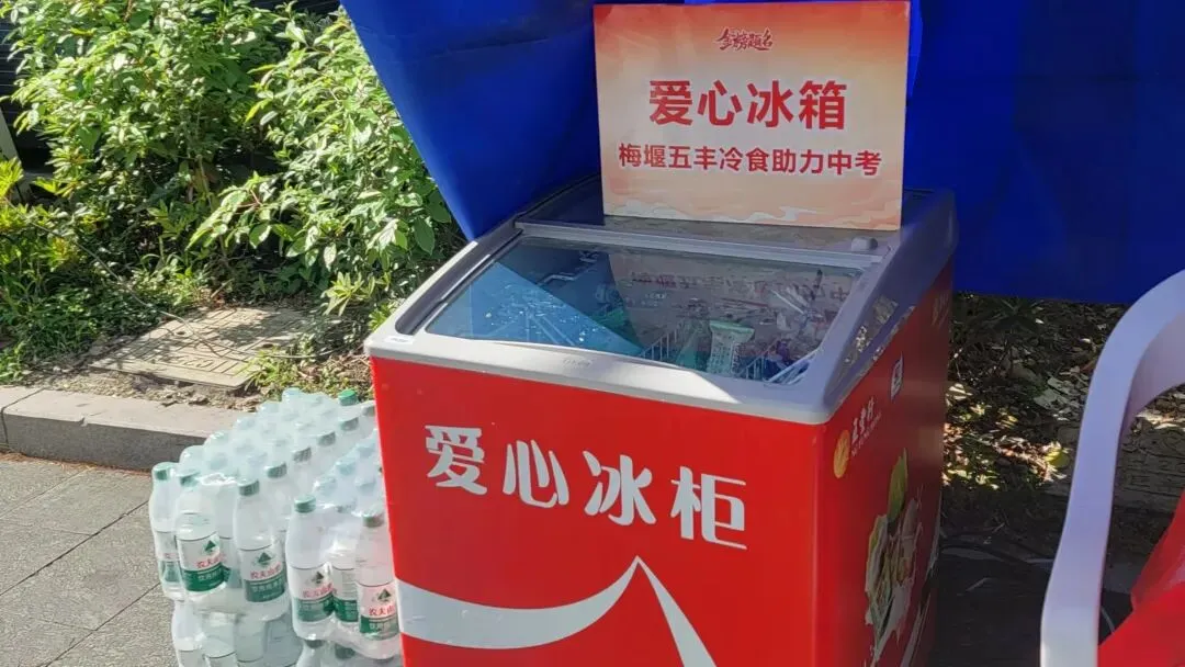 中考现场直击!加油吧,临平学子们!-第9张图片-四季读书网 中考现场直击!加油吧,临平学子们!-第9张图片-四季读书网
