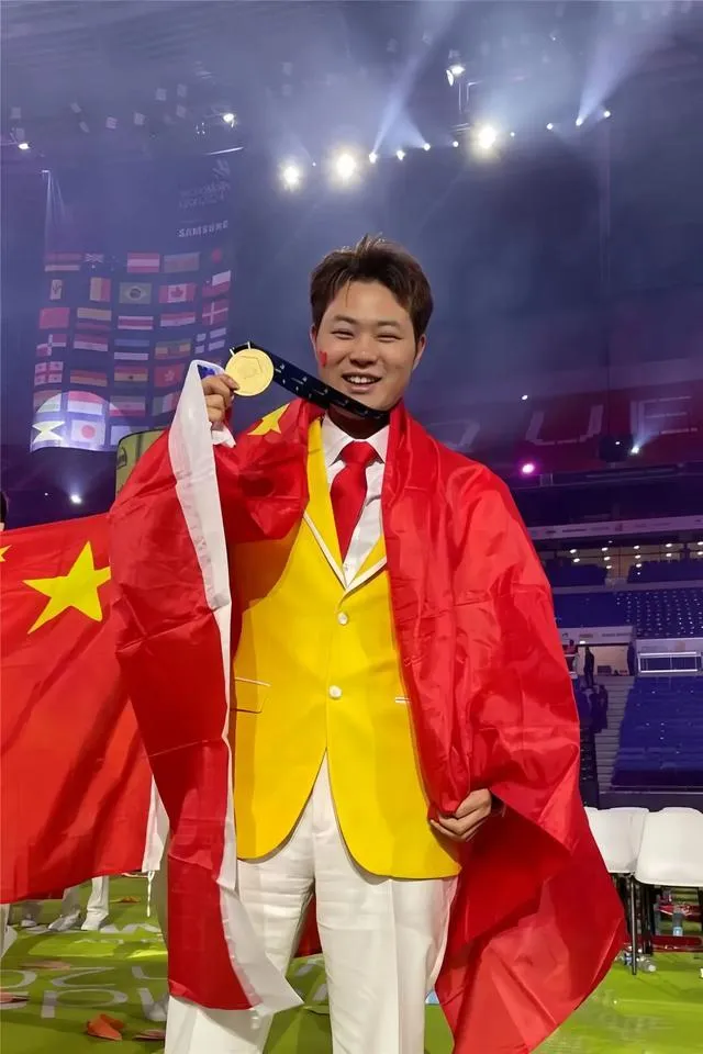 中考失利的孩子,后来怎样了?他拿了世界技能大赛金牌,还考上了最难考的学校-第1张图片-四季读书网 中考失利的孩子,后来怎样了?他拿了世界技能大赛金牌,还考上了最难考的学校-第1张图片-四季读书网