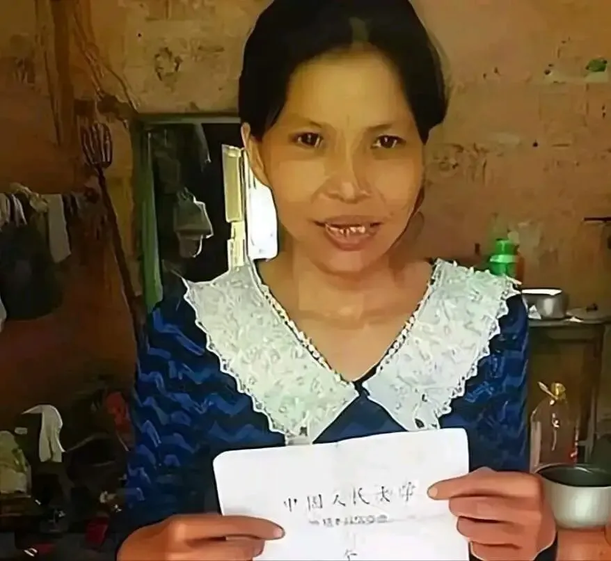 高考712分女学霸,人大毕业,却嫁农村老光棍,生六个娃,脱贫干部:你从哪被骗来的?-第2张图片-四季读书网