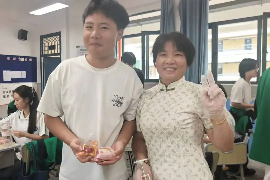 月满中秋 饼寄温情|我校初三年级开展中秋手工月饼活动-第15张图片-四季读书网 月满中秋 饼寄温情|我校初三年级开展中秋手工月饼活动-第15张图片-四季读书网