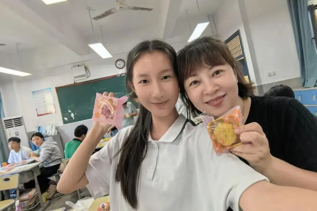 月满中秋 饼寄温情|我校初三年级开展中秋手工月饼活动-第18张图片-四季读书网 月满中秋 饼寄温情|我校初三年级开展中秋手工月饼活动-第18张图片-四季读书网