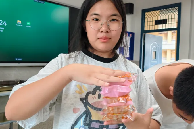 月满中秋 饼寄温情|我校初三年级开展中秋手工月饼活动-第26张图片-四季读书网 月满中秋 饼寄温情|我校初三年级开展中秋手工月饼活动-第26张图片-四季读书网