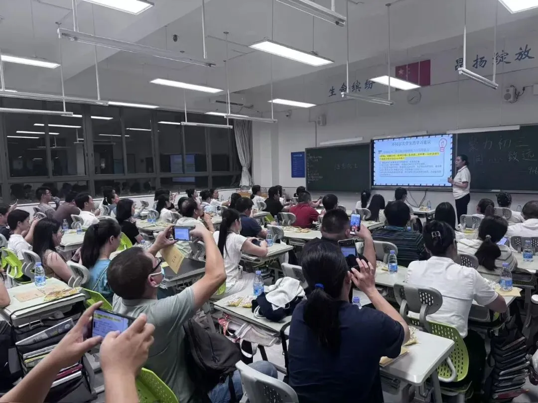 读懂初二,直面初三|这场家校之约,为青春成长赋能-第20张图片-四季读书网 读懂初二,直面初三|这场家校之约,为青春成长赋能-第20张图片-四季读书网