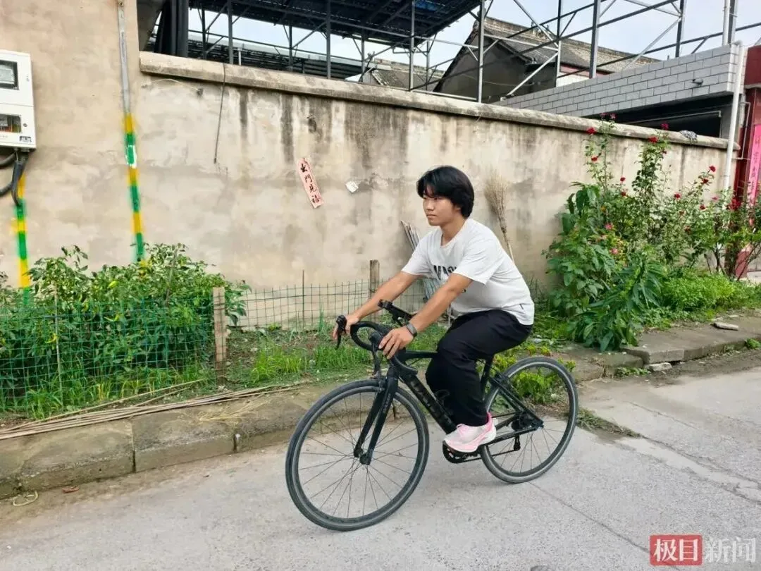 生日4月4,高考成绩444!看到录取专业,网友直呼:天选之子!-第3张图片-四季读书网