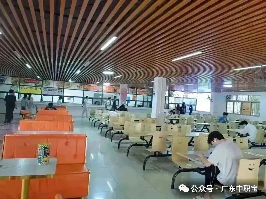 基础弱闭眼冲!周考-月考-模拟考,稳步提分!2027高职高考10月冲刺班热招,吃住学一体,可来校参观或试听~-第23张图片-四季读书网