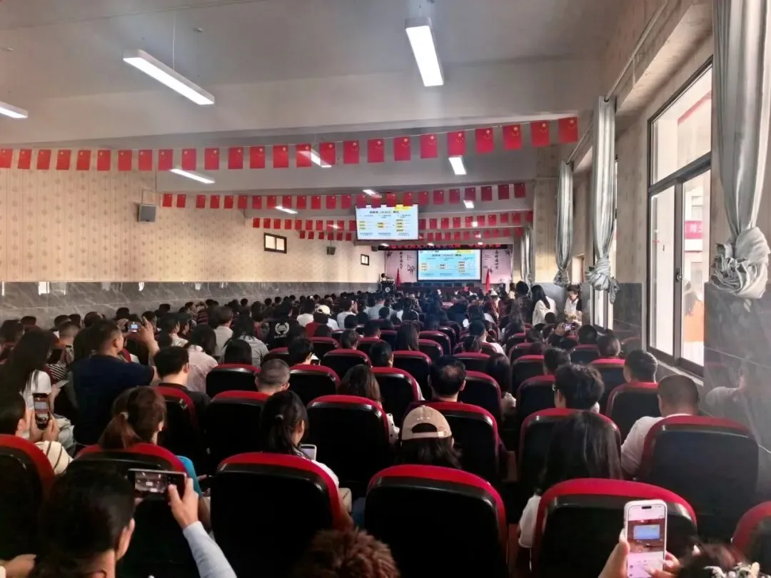 同心聚力,家校共谋新高考 | 盘州六外高一年级家长会-第7张图片-四季读书网