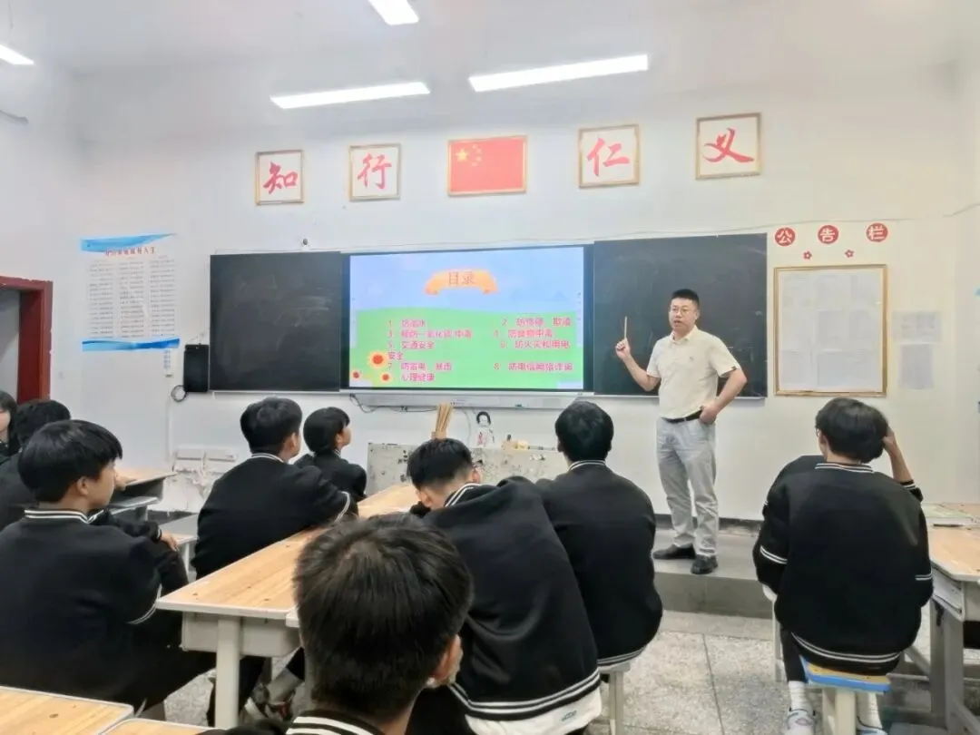同心聚力,家校共谋新高考 | 盘州六外高一年级家长会-第11张图片-四季读书网