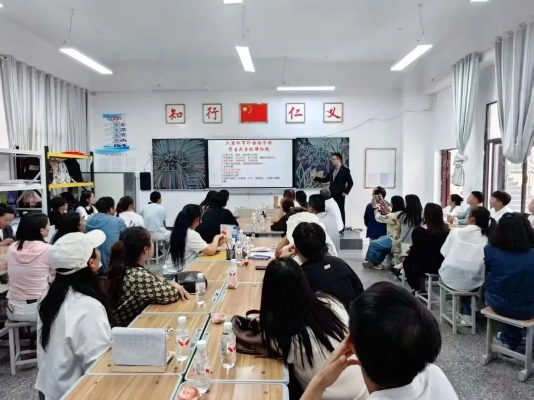 同心聚力,家校共谋新高考 | 盘州六外高一年级家长会-第12张图片-四季读书网