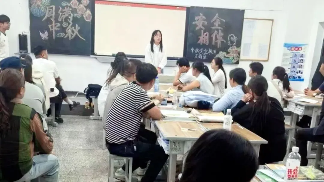 同心聚力,家校共谋新高考 | 盘州六外高一年级家长会-第14张图片-四季读书网