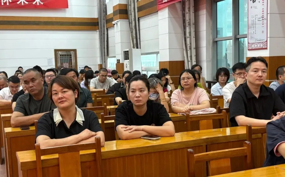 凝心聚力冲刺初三 解码青春家校同行|潘家初中召开初三家长会暨家长夜校第五讲-第9张图片-四季读书网 凝心聚力冲刺初三 解码青春家校同行|潘家初中召开初三家长会暨家长夜校第五讲-第9张图片-四季读书网