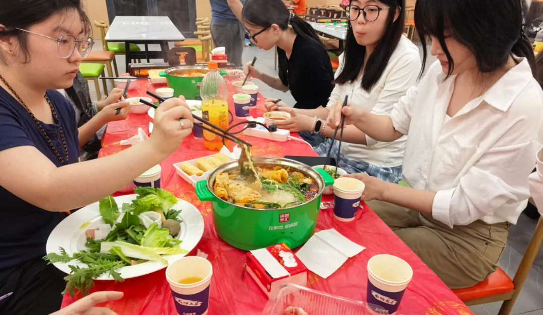 月满中秋 情暖校园|众成高考中秋火锅夜,烟火伴少年-第24张图片-四季读书网 月满中秋 情暖校园|众成高考中秋火锅夜,烟火伴少年-第24张图片-四季读书网