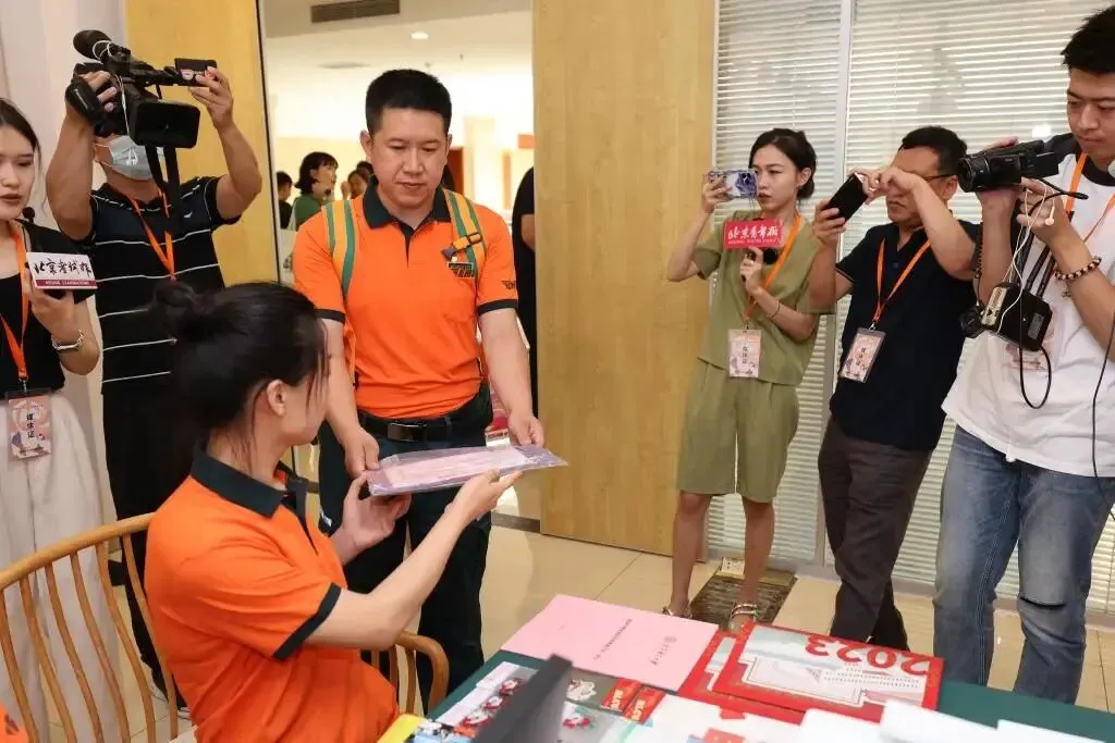 2026高考补录正式开启!超6万落榜生抢1.1万名额,这3个风险一定要清楚!-第1张图片-四季读书网 2026高考补录正式开启!超6万落榜生抢1.1万名额,这3个风险一定要清楚!-第1张图片-四季读书网