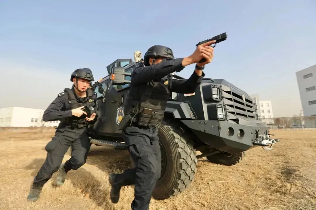 天津特警面试真题拆解:10分钟2道题,考官到底在听什么?-第3张图片-四季读书网