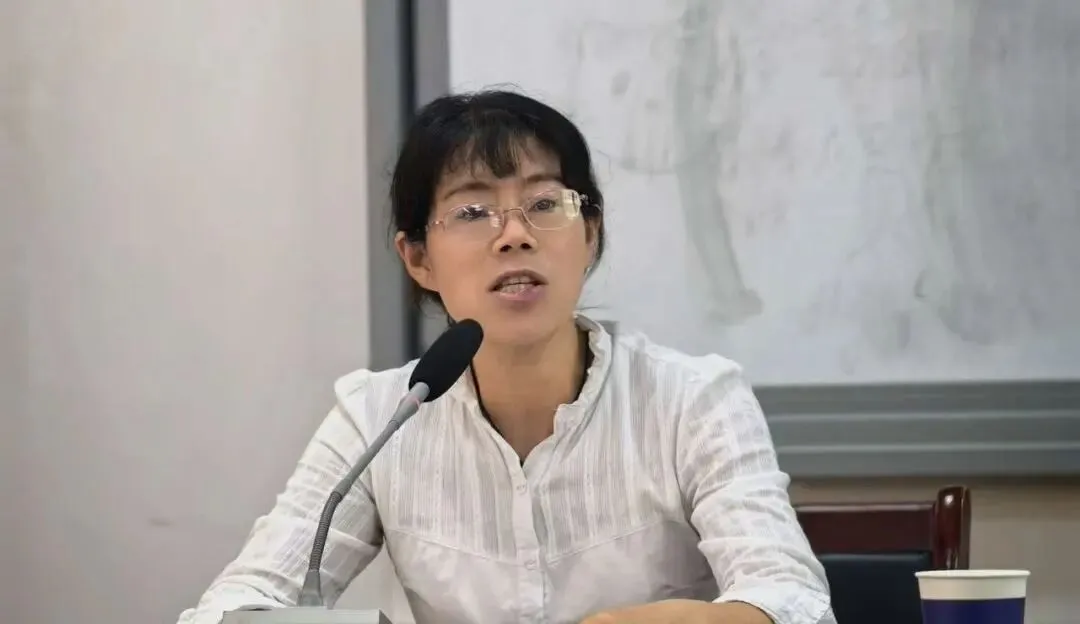 凝心聚力战中考 笃行实干启新程|东观初中召开 26年秋季毕业班工作会-第11张图片-四季读书网 凝心聚力战中考 笃行实干启新程|东观初中召开 26年秋季毕业班工作会-第11张图片-四季读书网