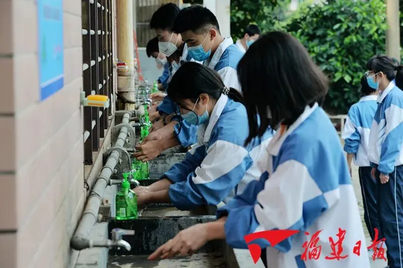 大曝光!福建初三“神兽们”的校园生活!-第6张图片-四季读书网