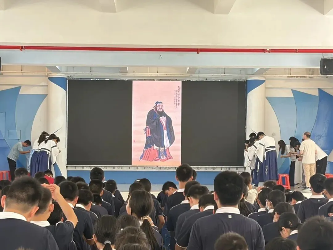 赓续儒风雅韵 礼启少年华章|珠海八中初一拜师礼:承先贤文脉,育时代新人-第89张图片-四季读书网 赓续儒风雅韵 礼启少年华章|珠海八中初一拜师礼:承先贤文脉,育时代新人-第89张图片-四季读书网