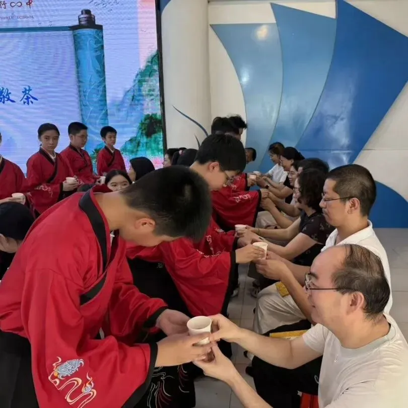 赓续儒风雅韵 礼启少年华章|珠海八中初一拜师礼:承先贤文脉,育时代新人-第106张图片-四季读书网 赓续儒风雅韵 礼启少年华章|珠海八中初一拜师礼:承先贤文脉,育时代新人-第106张图片-四季读书网