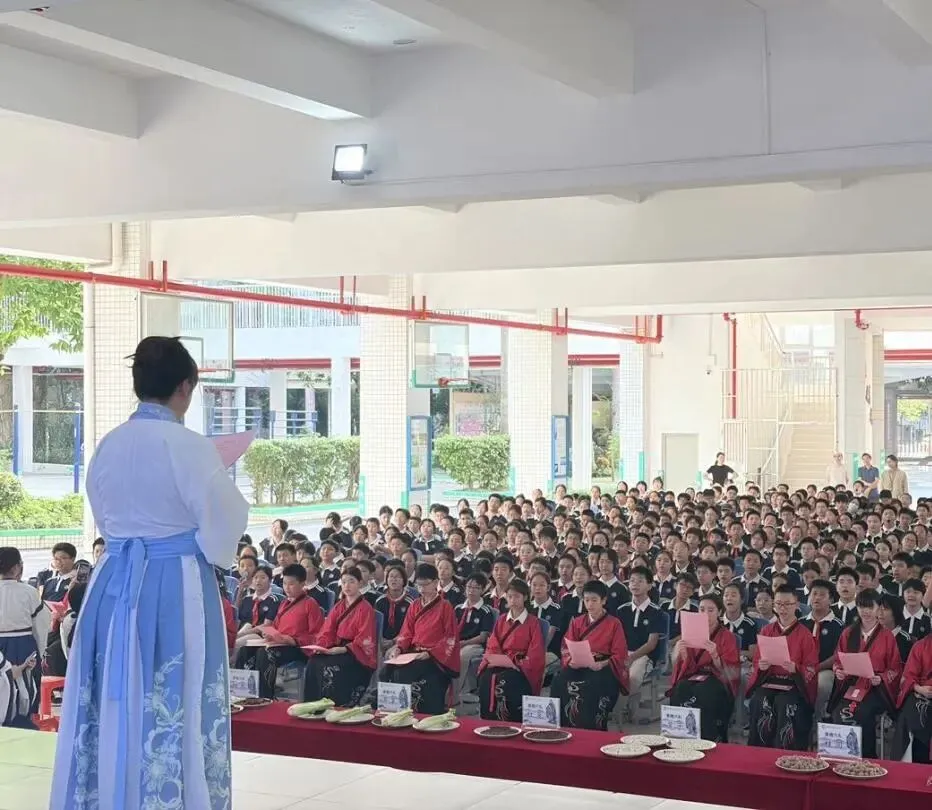 赓续儒风雅韵 礼启少年华章|珠海八中初一拜师礼:承先贤文脉,育时代新人-第142张图片-四季读书网 赓续儒风雅韵 礼启少年华章|珠海八中初一拜师礼:承先贤文脉,育时代新人-第142张图片-四季读书网