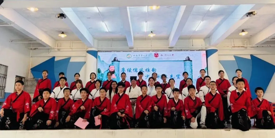 赓续儒风雅韵 礼启少年华章|珠海八中初一拜师礼:承先贤文脉,育时代新人-第162张图片-四季读书网 赓续儒风雅韵 礼启少年华章|珠海八中初一拜师礼:承先贤文脉,育时代新人-第162张图片-四季读书网