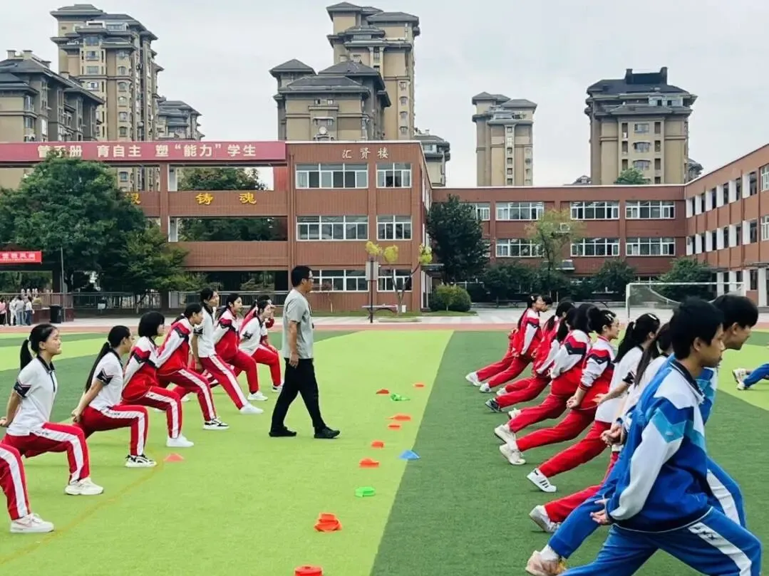 【爱在龙湖·做“学术型”教师】聚焦中考备考课堂 赋能初三体育教学——六合区初三体育教材教法专题研训活动在金陵中学龙湖分校举行-第21张图片-四季读书网