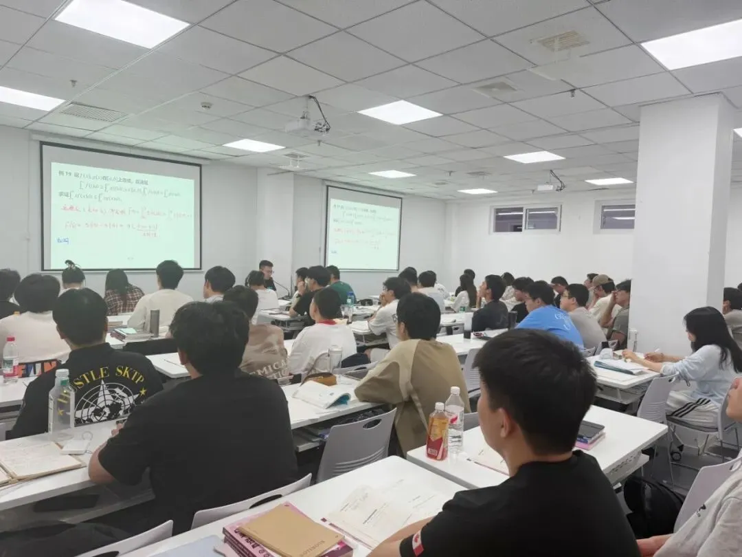 27考研冲刺如何抢分?面授+督学+模考,学府考研助你高效突破瓶颈!-第5张图片-四季读书网