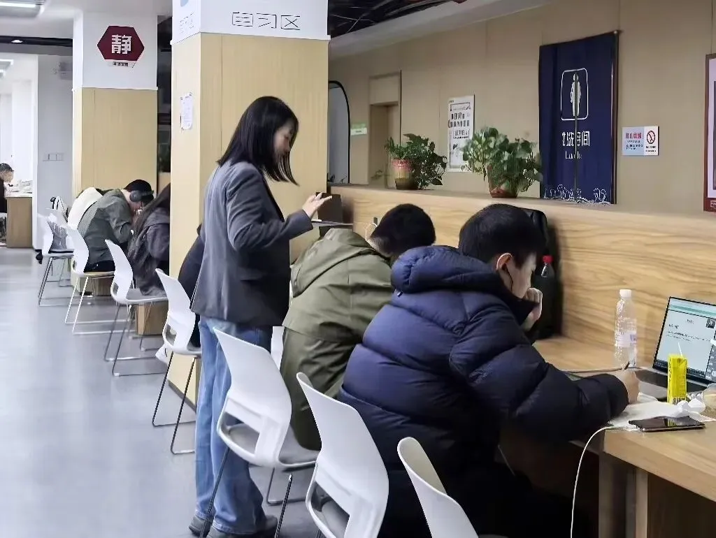 27考研冲刺如何抢分?面授+督学+模考,学府考研助你高效突破瓶颈!-第8张图片-四季读书网
