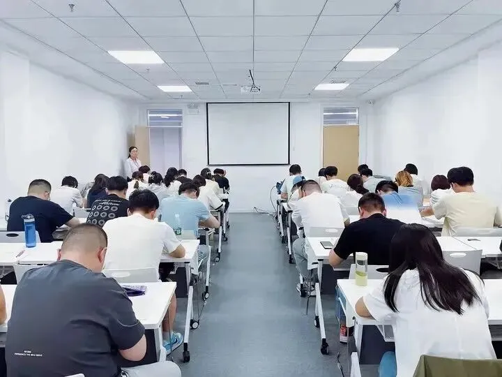 27考研冲刺如何抢分?面授+督学+模考,学府考研助你高效突破瓶颈!-第18张图片-四季读书网