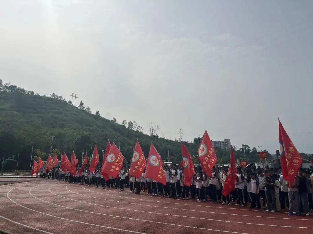 凝心聚力战中考 砥砺奋进启新程——凤岗镇初级中学举行2027届动员大会-第3张图片-四季读书网 凝心聚力战中考 砥砺奋进启新程——凤岗镇初级中学举行2027届动员大会-第3张图片-四季读书网