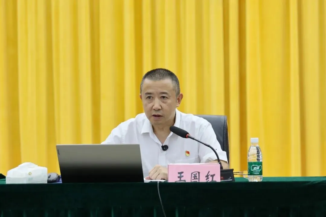 摩尼中学召开初一、高一年级家长会-第9张图片-四季读书网
