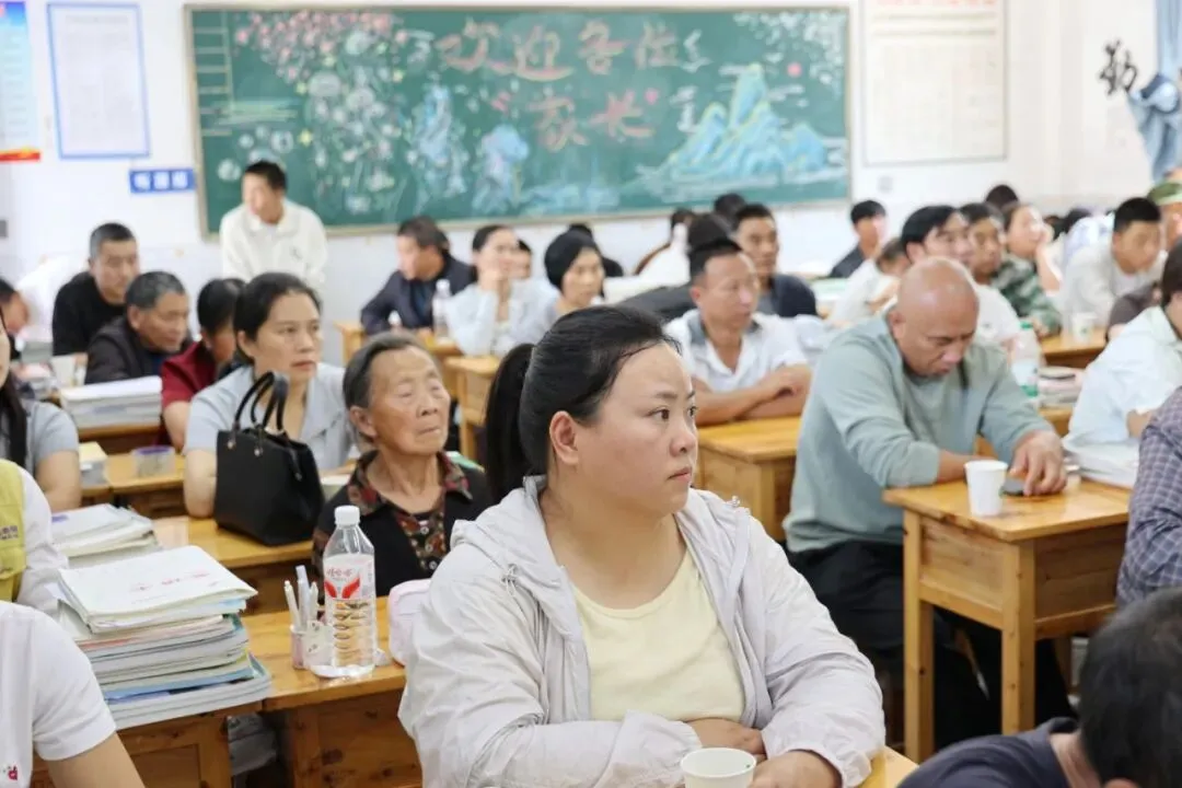 摩尼中学召开初一、高一年级家长会-第10张图片-四季读书网