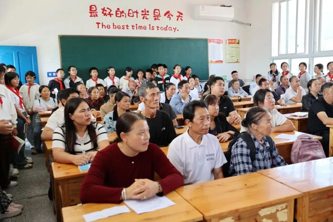 摩尼中学召开初一、高一年级家长会-第16张图片-四季读书网