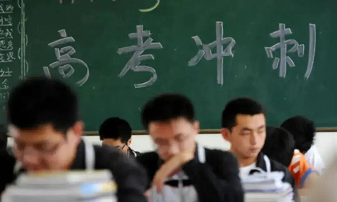 江苏教育顶尖,为啥高考这么难?50万考生抢名校,卷到怀疑人生!-第3张图片-四季读书网